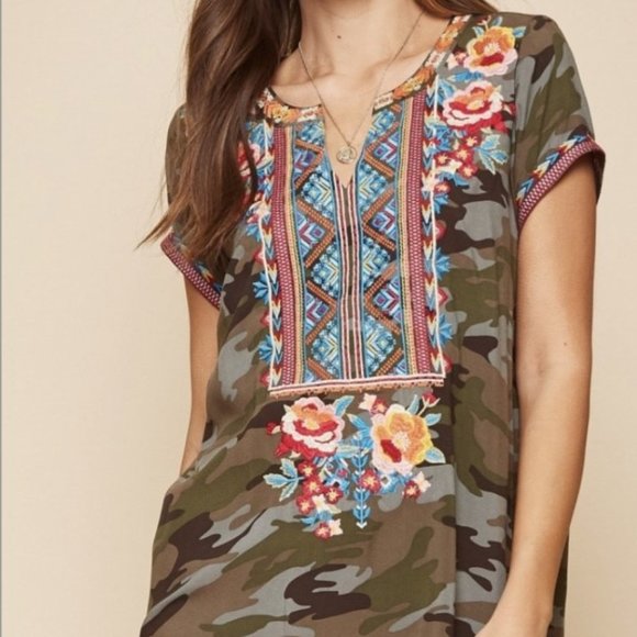 Camo Embroidered Blouse - Plus Size - Picture 4 of 4